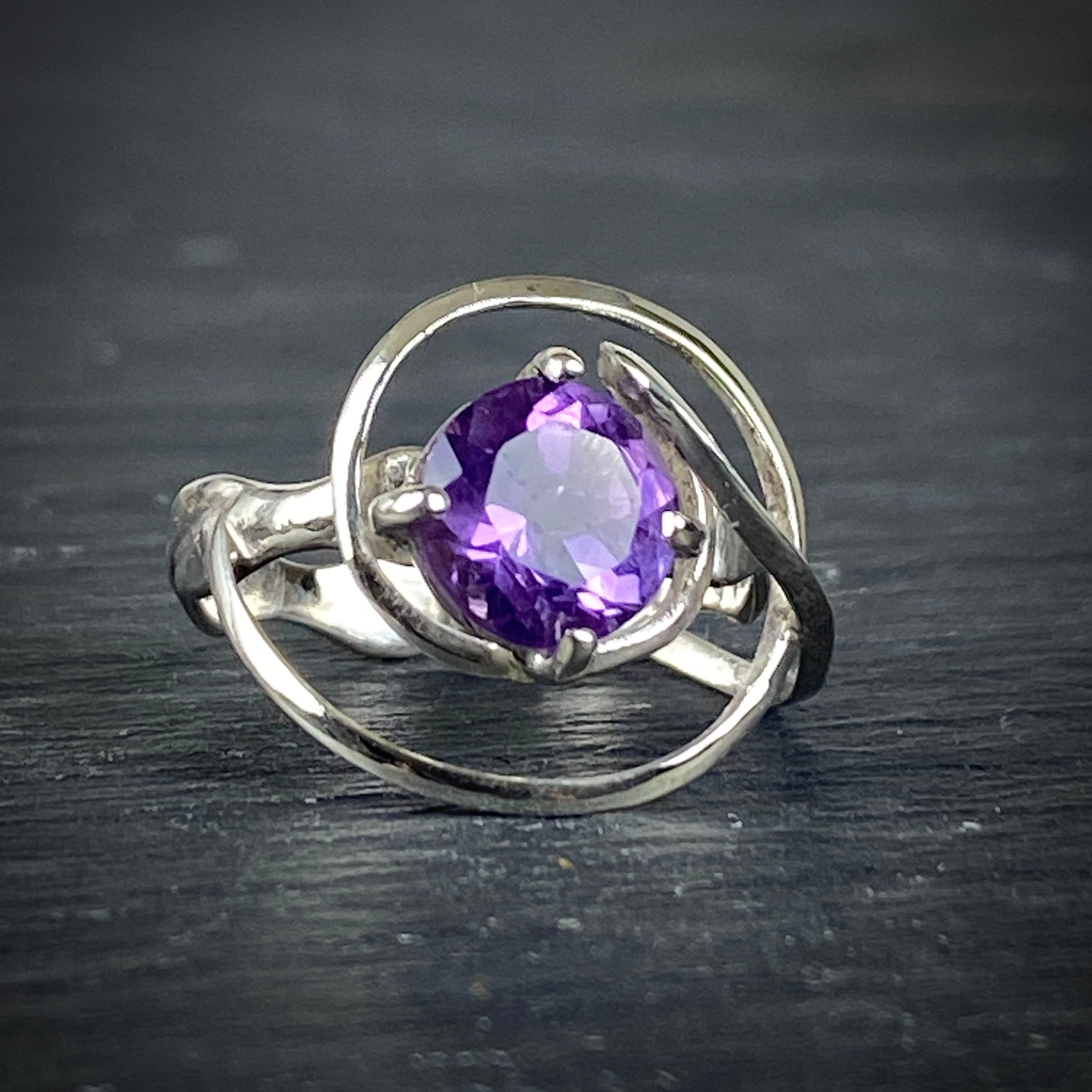 Glorious Amethyst Ring with Diamonds (46,62 ct.) | SCHMUCKTRAEUME.COM